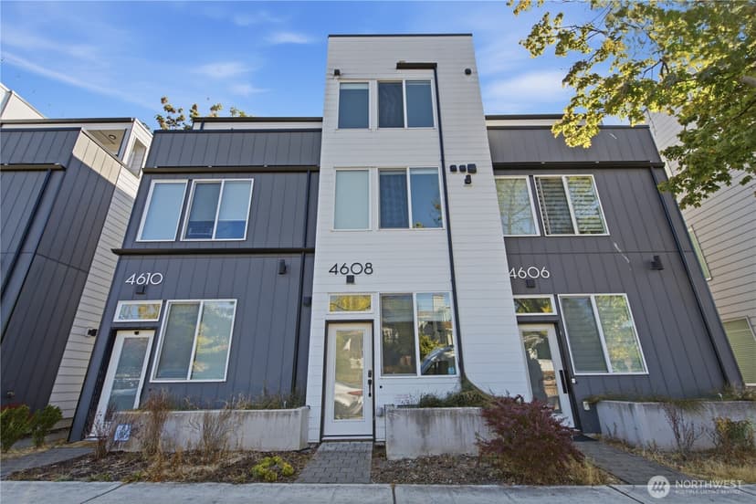 Property photo for 4608 Woodland Park Avenue N, Seattle photo 3