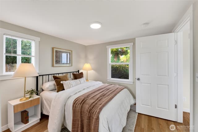 Property photo for 2907 SW Cloverdale Street, Seattle photo 4