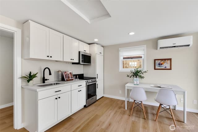 Property photo for 2909 SW Cloverdale Street, Seattle photo 4