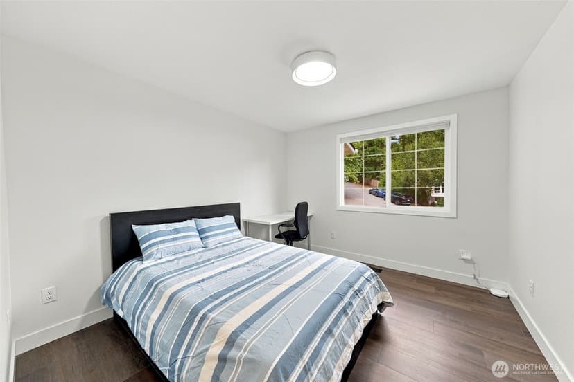 Property photo for 17101 NE 28th Place, Bellevue photo 19
