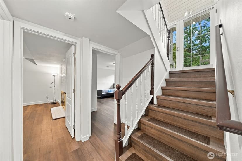 Property photo for 17101 NE 28th Place, Bellevue photo 25
