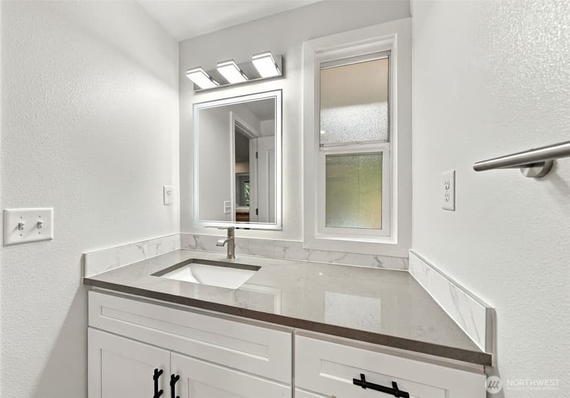 Property photo for 17101 NE 28th Place, Bellevue photo 17