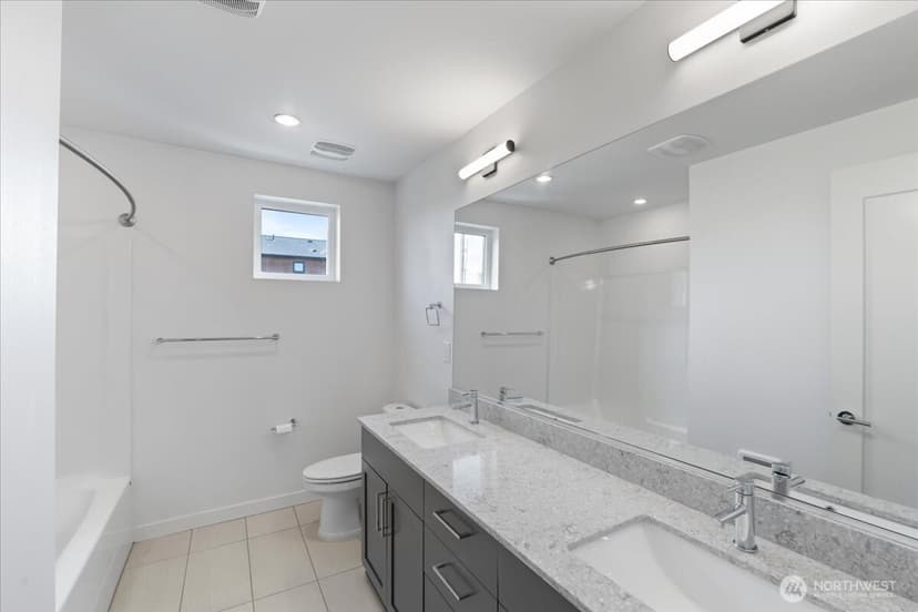 Property photo for 3821 S Cloverdale St, Seattle photo 16