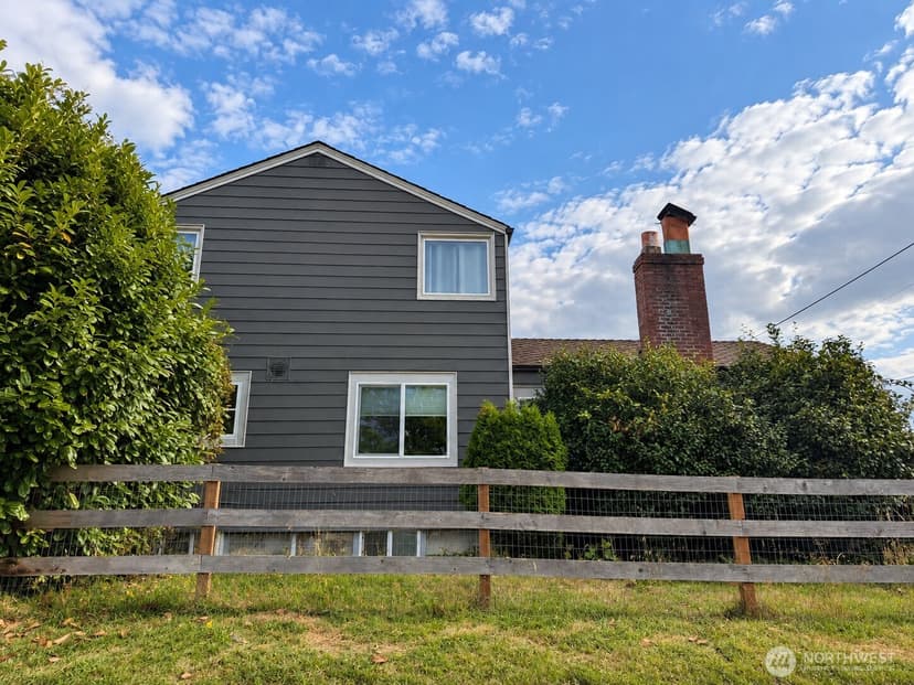 Property photo for 3202 E Grandview Avenue, Tacoma photo 2