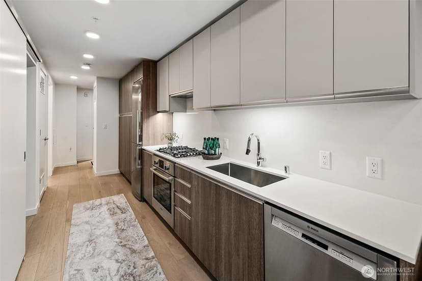 Property photo for 800 Columbia Street #1801, Seattle photo 9