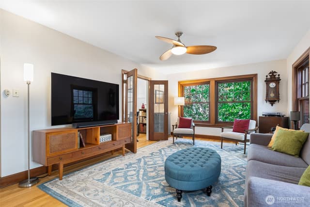 Property photo for 408 Bellevue Avenue E #201, Seattle photo 3