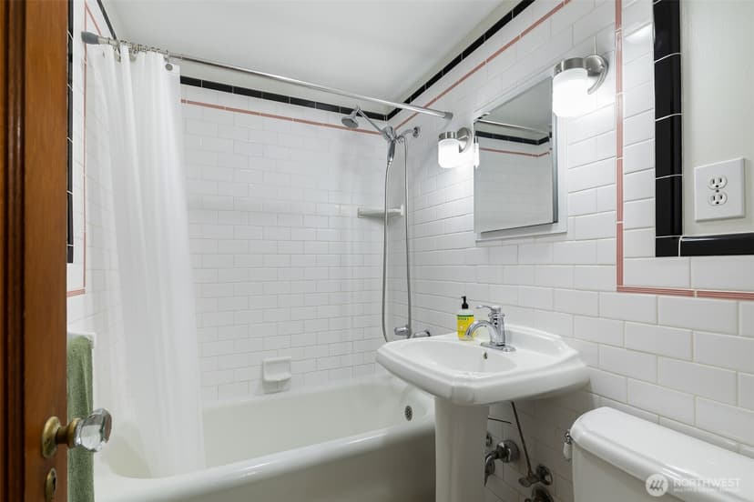 Property photo for 408 Bellevue Avenue E #201, Seattle photo 23