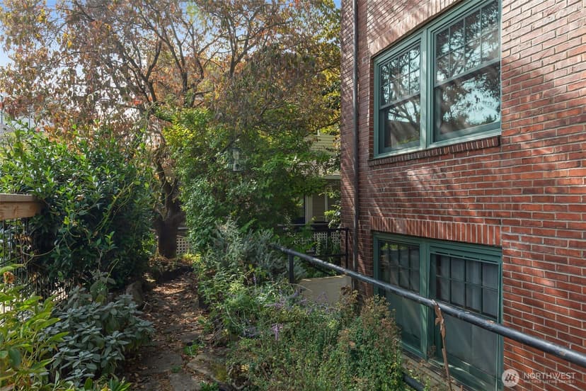 Property photo for 408 Bellevue Avenue E #201, Seattle photo 29