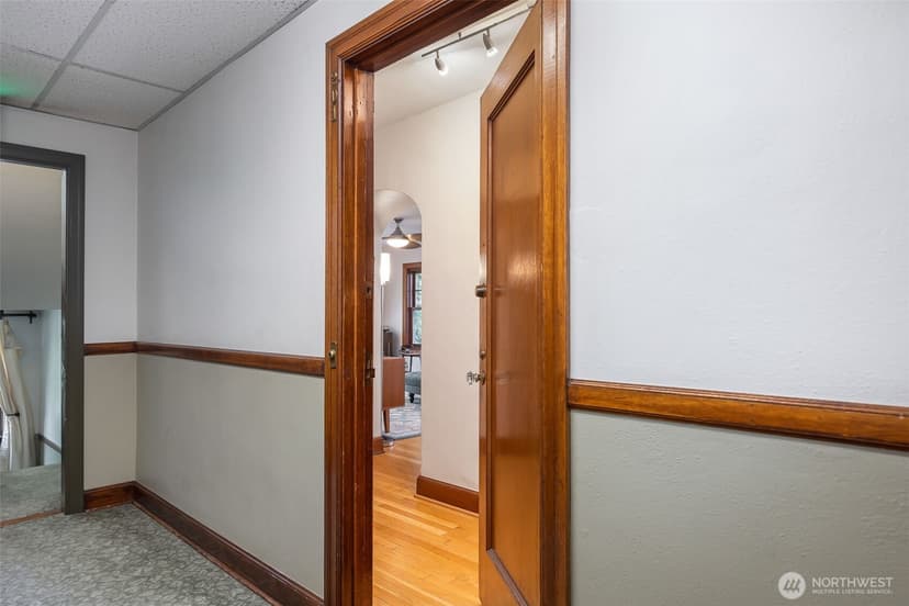 Property photo for 408 Bellevue Avenue E #201, Seattle photo 2