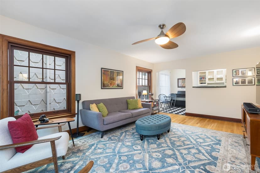 Property photo for 408 Bellevue Avenue E #201, Seattle photo 6