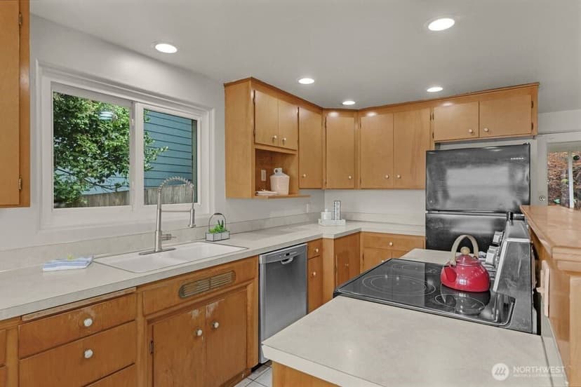 Property photo for 1707 Markham Avenue NE, Tacoma photo 9
