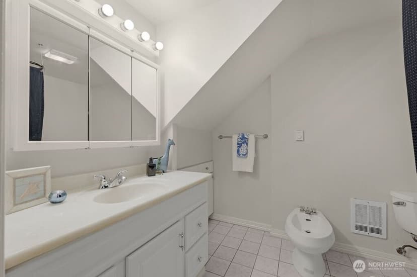 Property photo for 1707 Markham Avenue NE, Tacoma photo 14