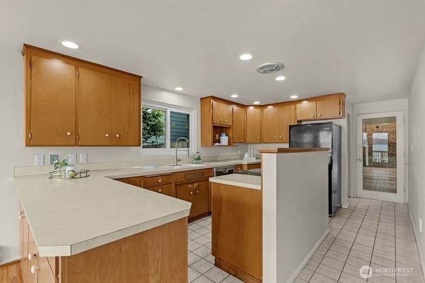 Property photo for 1707 Markham Avenue NE, Tacoma photo 10