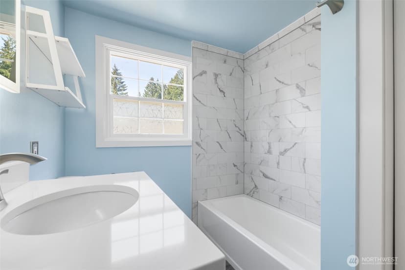 Property photo for 12600 Nyanza Road SW, Lakewood photo 10