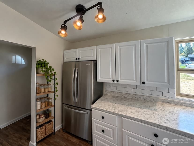 Property photo for 9015 Hipkins Road SW, Lakewood photo 4