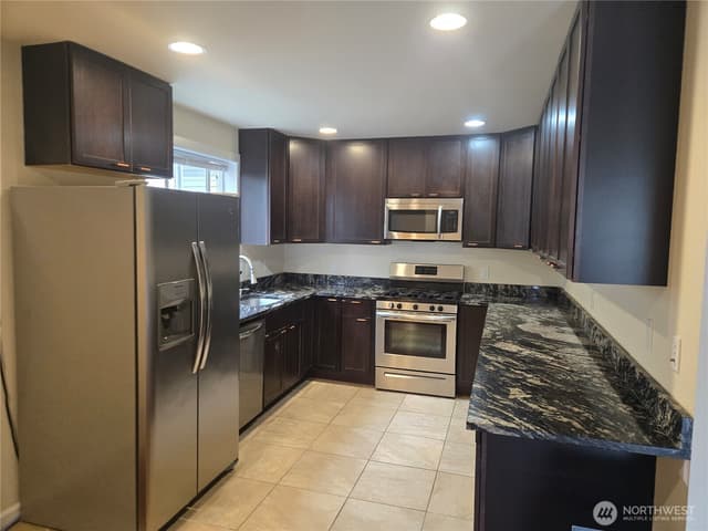 Property photo for 5802 Roosevelt Way NE, Seattle photo 3