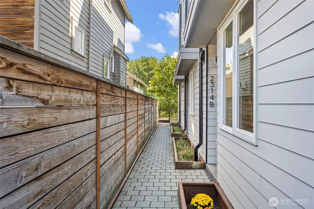 Property photo for 2314 Thorndyke Avenue W #B, Seattle photo 4