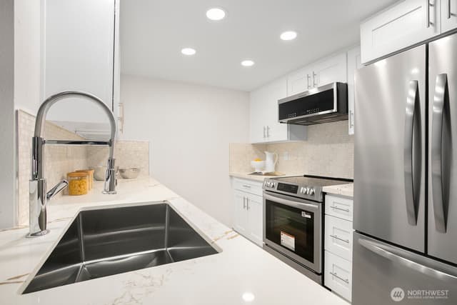 Property photo for 11510 NE 128th Street #2, Kirkland photo 4