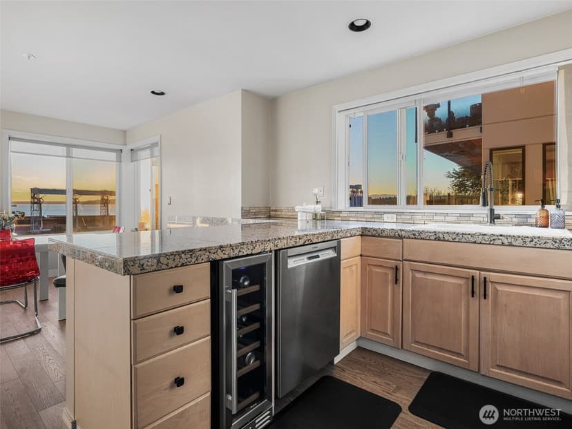 Property photo for 601 W Mercer Place #301, Seattle photo 18