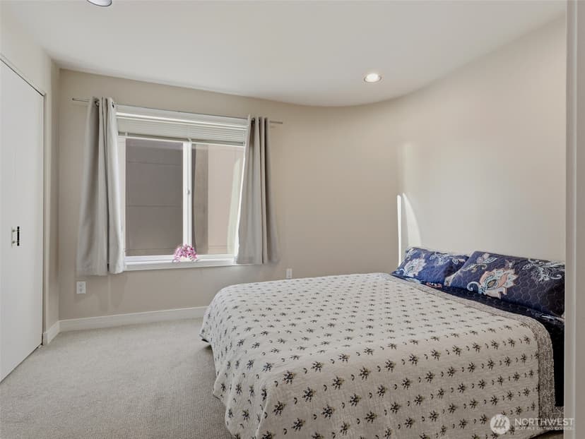 Property photo for 601 W Mercer Place #301, Seattle photo 22