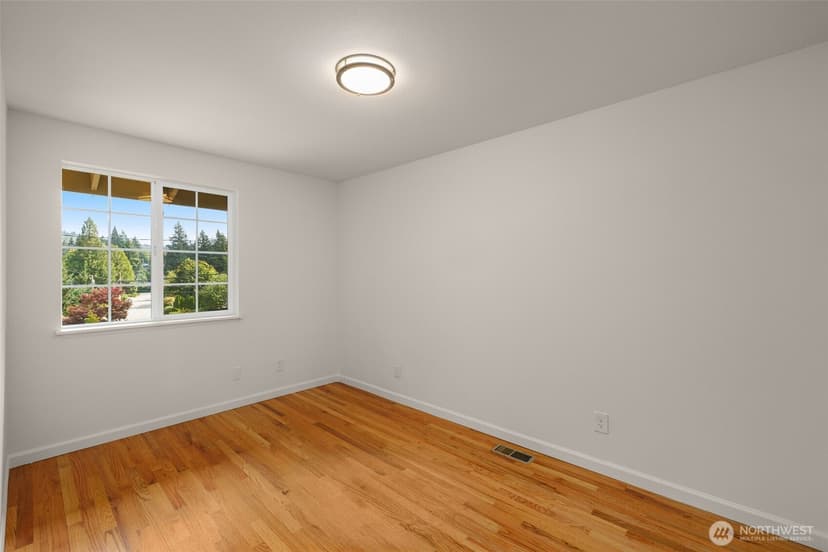 Property photo for 6005 121st Avenue SE, Bellevue photo 11