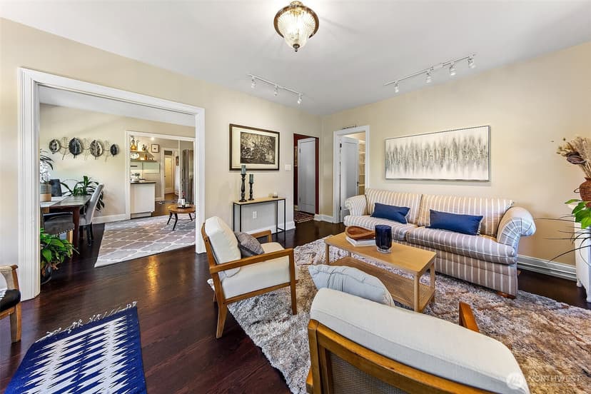 Property photo for 5810 Cowen Place NE #310, Seattle photo 8