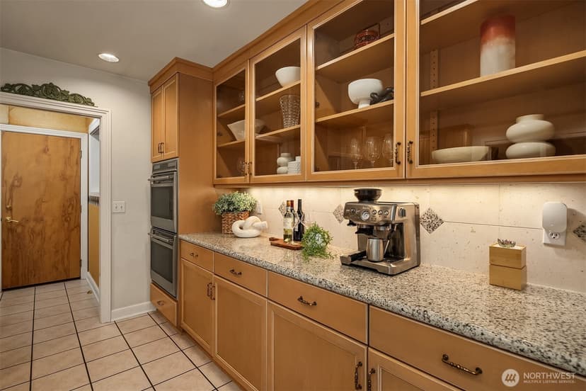 Property photo for 14100 SE 44th Street, Bellevue photo 9