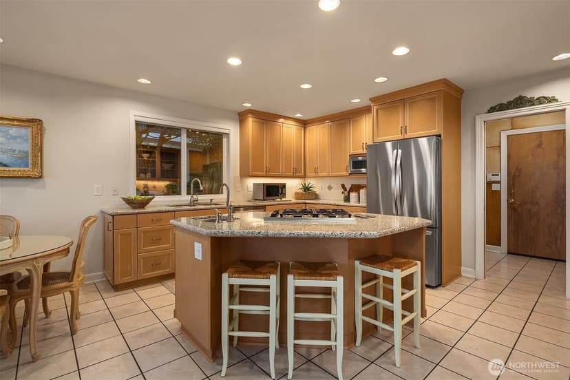 Property photo for 14100 SE 44th Street, Bellevue photo 8