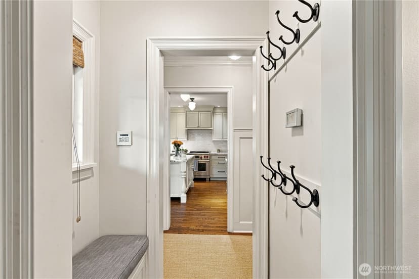 Property photo for 621 34th Avenue E, Seattle photo 8