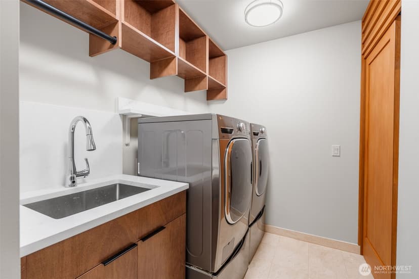 Property photo for 3103 Alki Avenue SW, Seattle photo 16