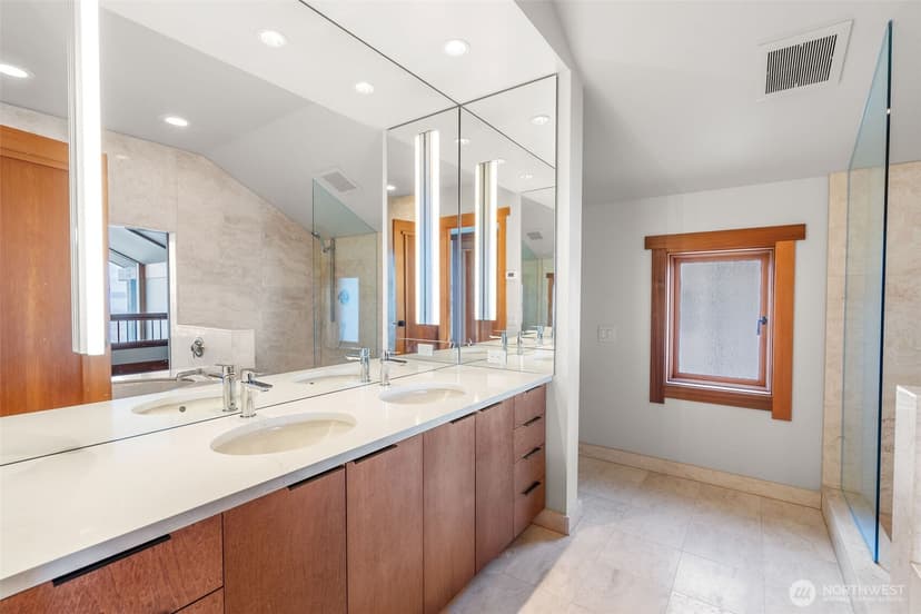 Property photo for 3103 Alki Avenue SW, Seattle photo 22
