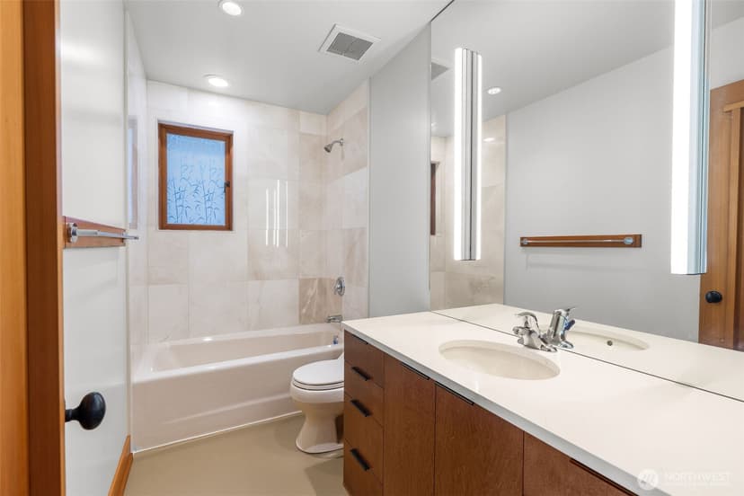 Property photo for 3103 Alki Avenue SW, Seattle photo 28