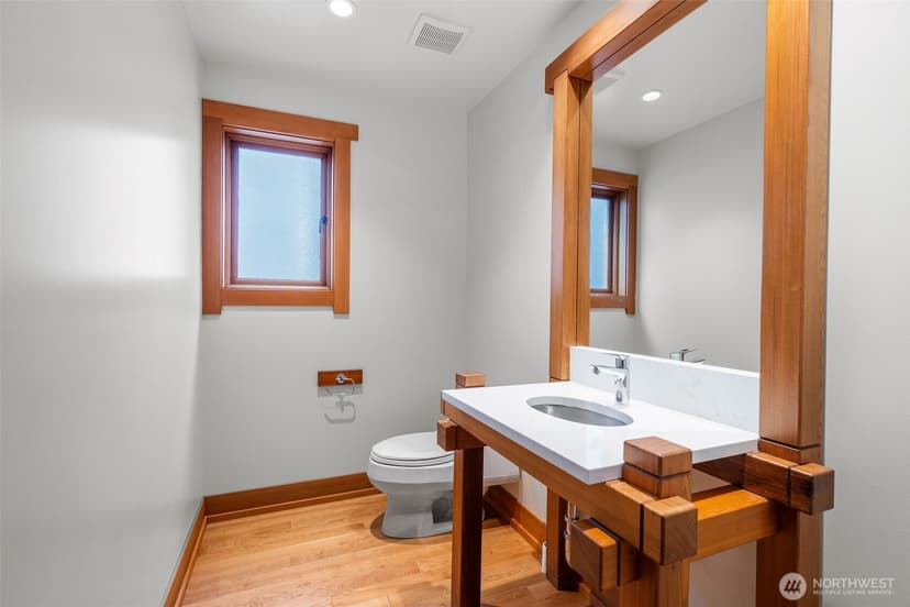 Property photo for 3103 Alki Avenue SW, Seattle photo 15