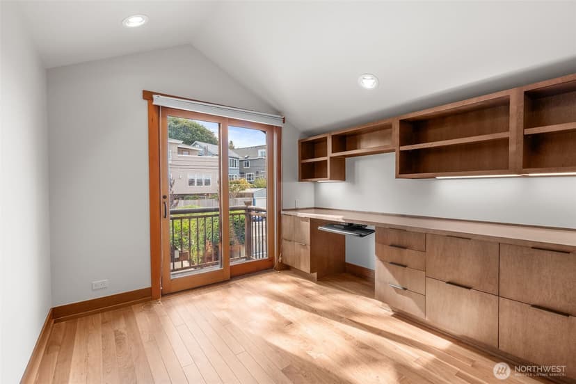 Property photo for 3103 Alki Avenue SW, Seattle photo 24