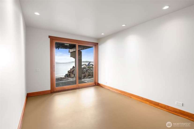 Property photo for 3103 Alki Avenue SW, Seattle photo 32