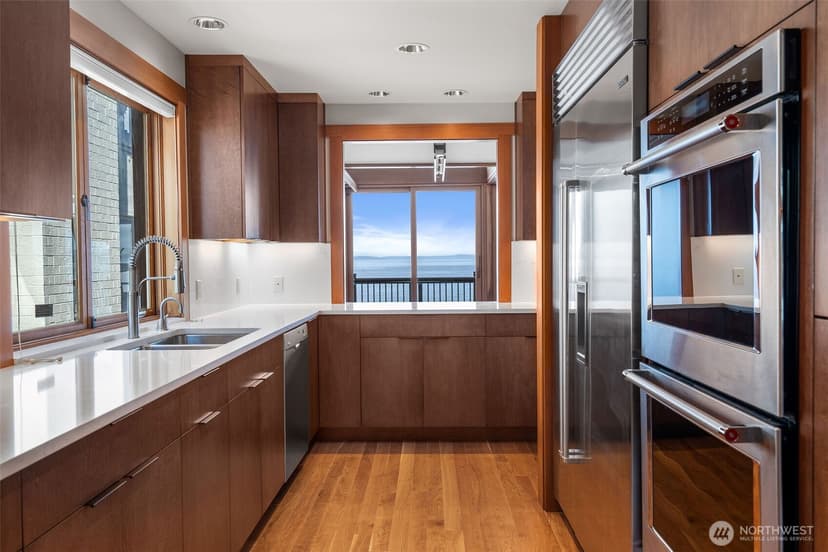 Property photo for 3103 Alki Avenue SW, Seattle photo 14