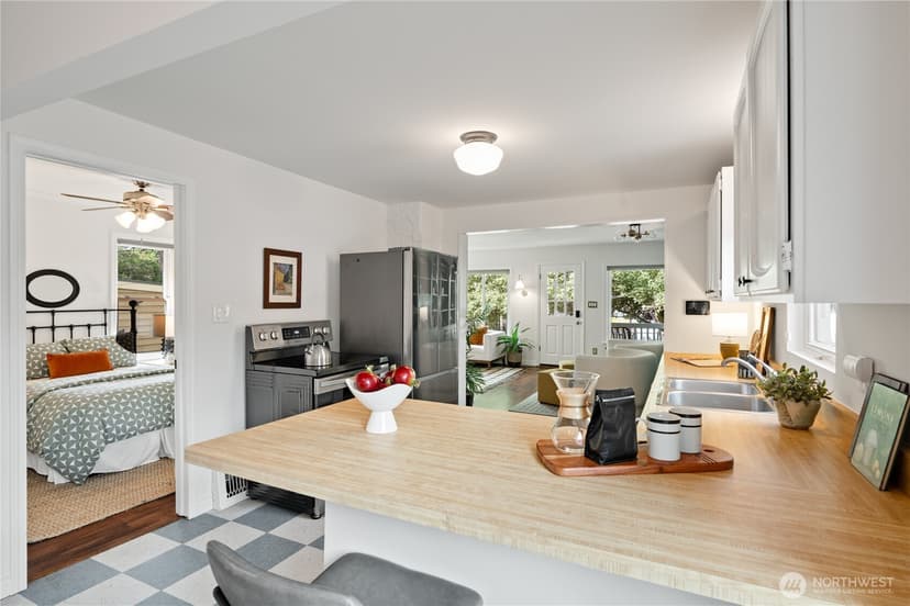 Property photo for 4512 6th Avenue NW, Seattle photo 12