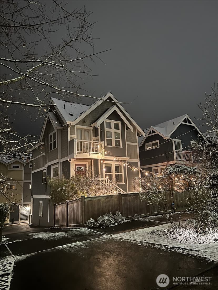 Property photo for 1822 27th Avenue, Seattle photo 3