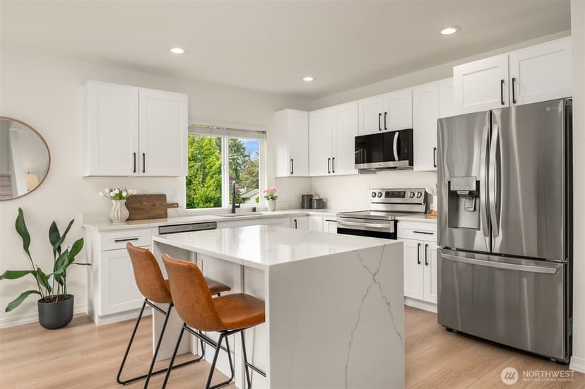 Property photo for 3701 NE 6th Street, Renton photo 13