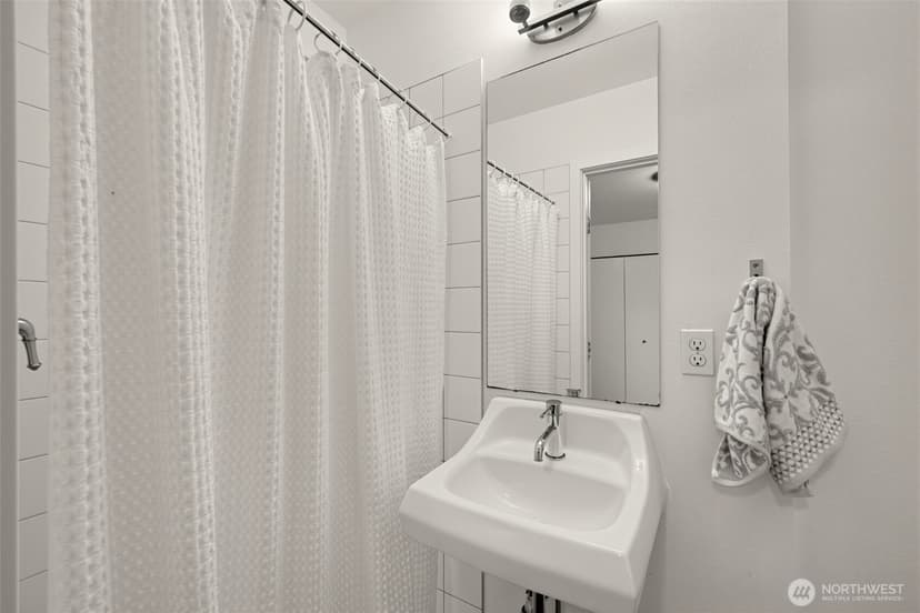 Property photo for 3014 NE 140th Street #B, Seattle photo 17