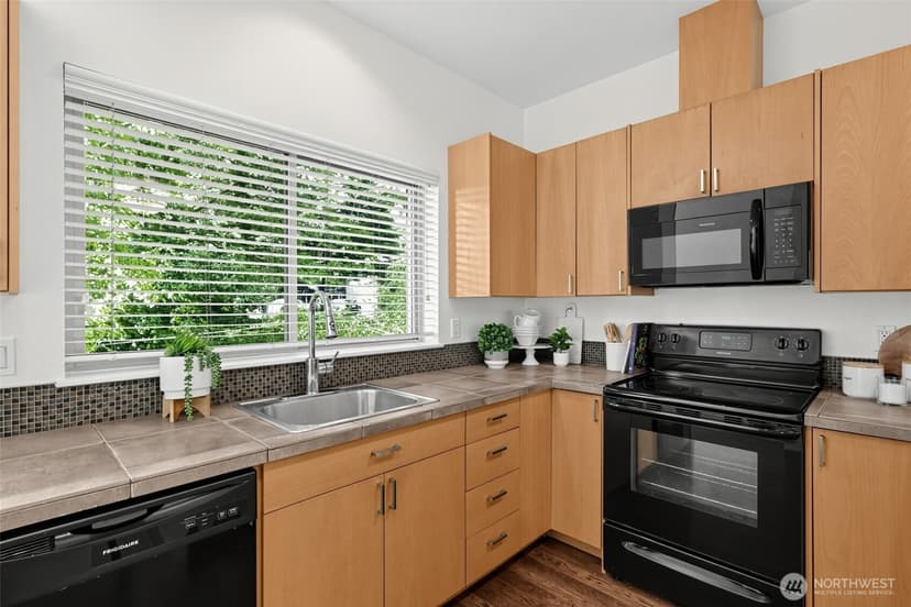 Property photo for 3014 NE 140th Street #B, Seattle photo 9