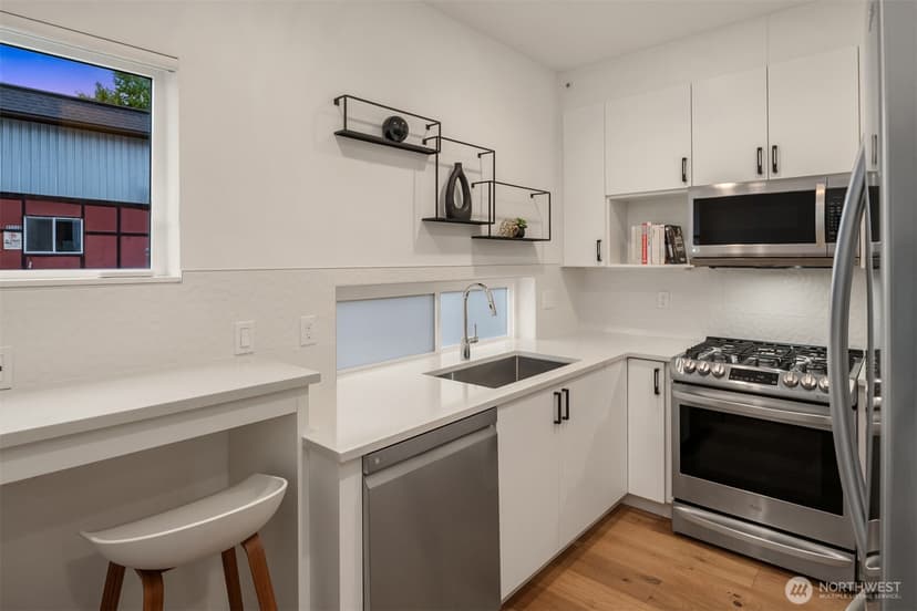 Property photo for 9553 Ashworth Avenue N #B, Seattle photo 8