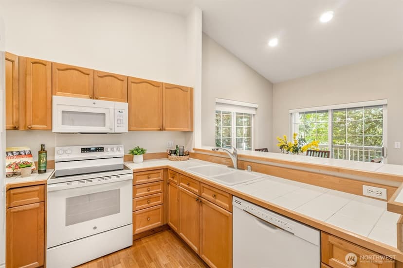 Property photo for 18555 NE 57th Street #18555, Redmond photo 12