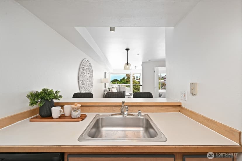 Property photo for 530 Melrose Avenue E #605, Seattle photo 9