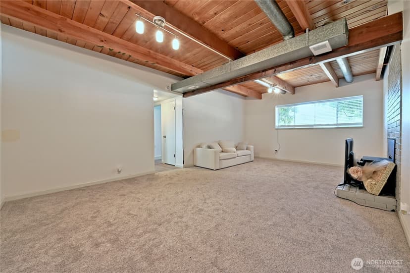 Property photo for 1012 E Laurel Street, Kent photo 29