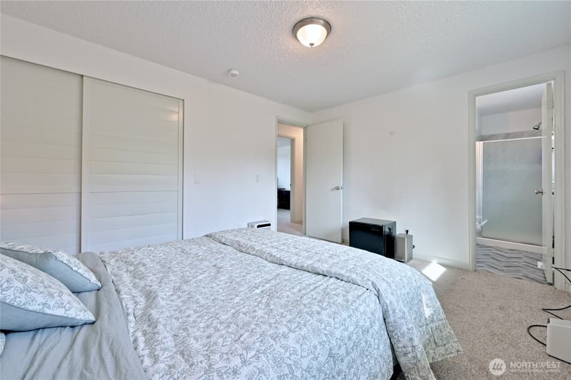 Property photo for 1012 E Laurel Street, Kent photo 19