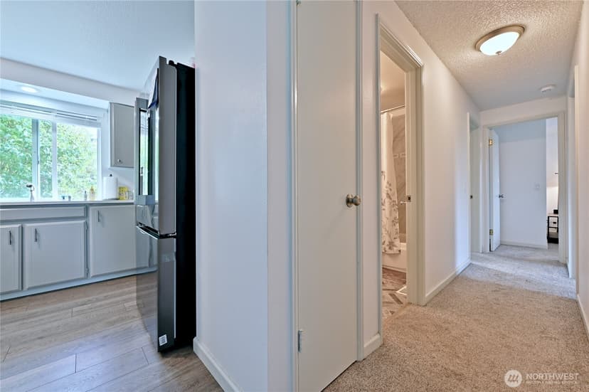 Property photo for 1012 E Laurel Street, Kent photo 9