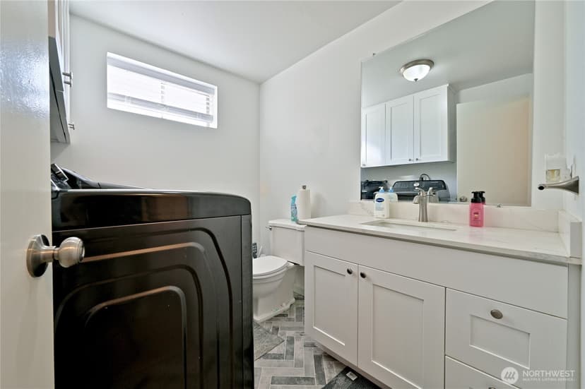Property photo for 1012 E Laurel Street, Kent photo 30