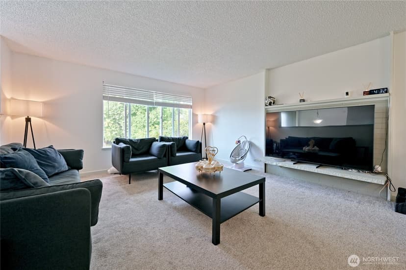 Property photo for 1012 E Laurel Street, Kent photo 4