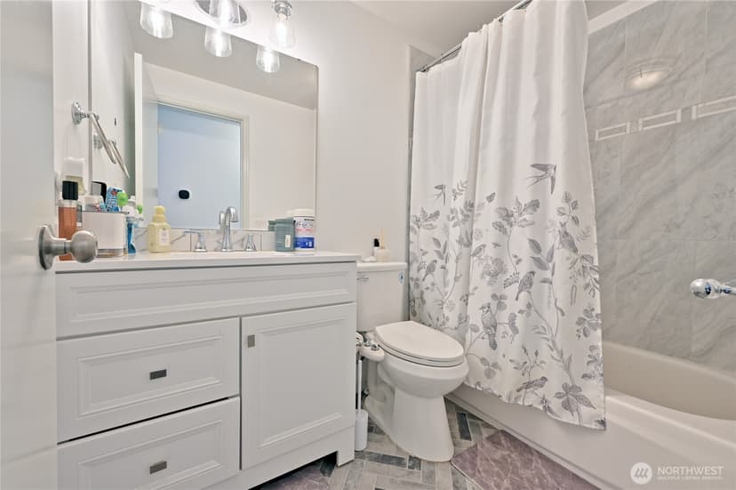 Property photo for 1012 E Laurel Street, Kent photo 18